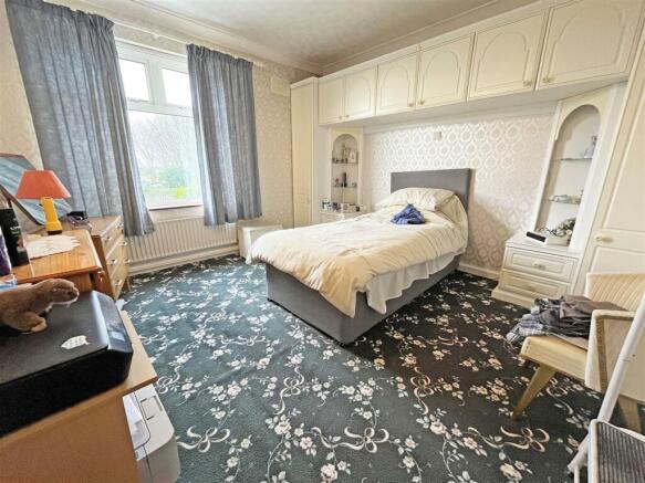 Bed 2.jpg