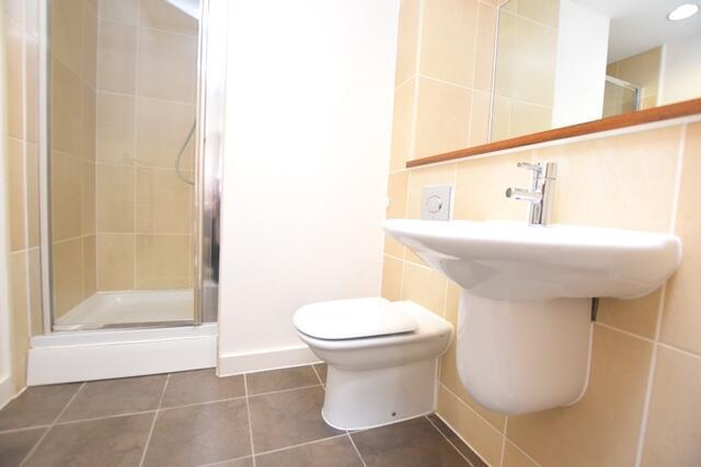 2 bed Apartment to rent Image 6