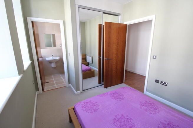 2 bed Apartment to rent Image 9
