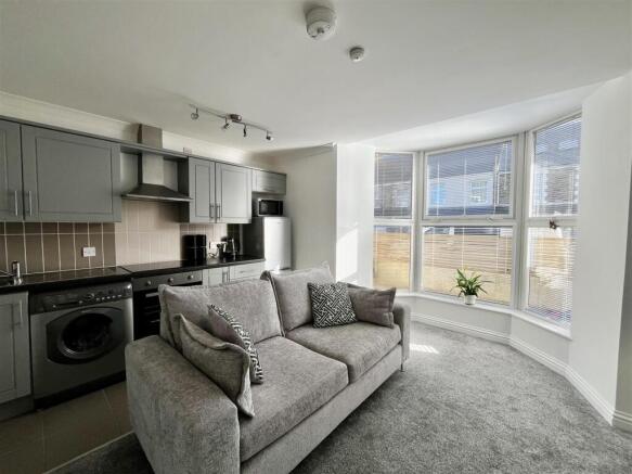 LOUNGE/KITCHEN
