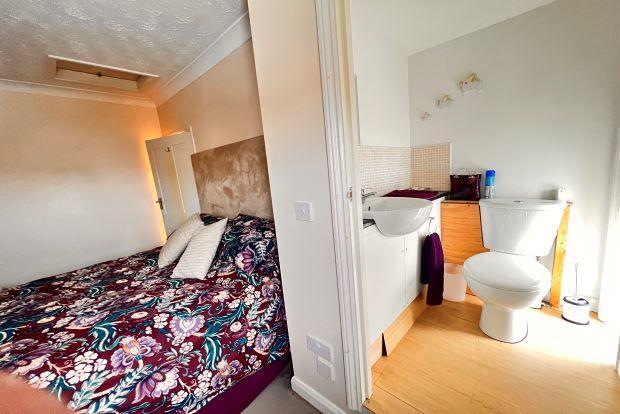 Bed/Ensuite Cloaks