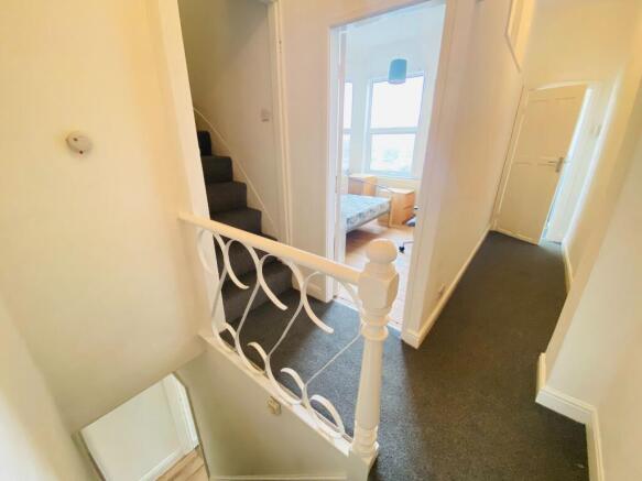 3 bed Terraced to rent Image 9