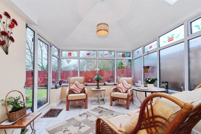 4 bed Detached for sale Image 8