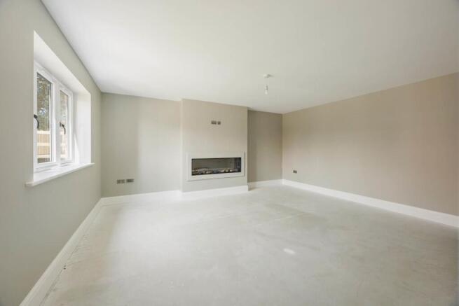 4 bed House for sale Image 6