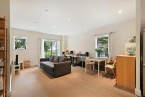 Flat 10, Catalpa Court, Hither Green Lane, Hither Green, London SE13 6TG