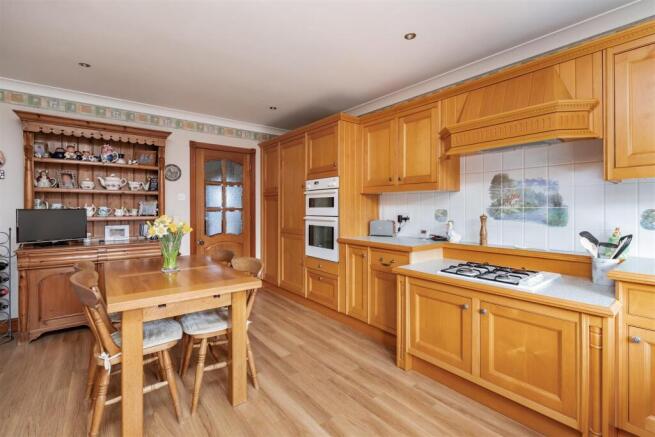 Kitchen/Breakfast Area