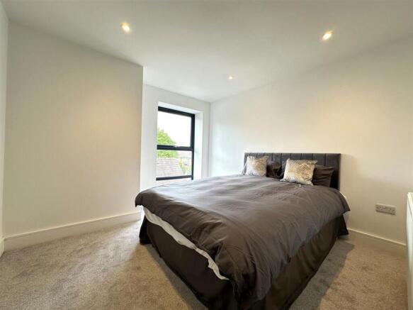 2 bed Flat for sale Image 6