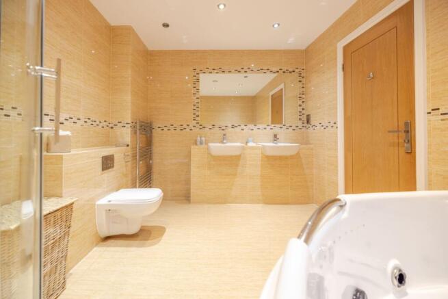 3 bed Duplex for sale Image 11