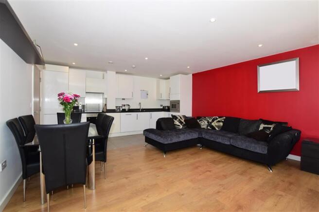 Kitchen / Lounge