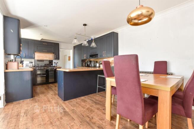 Kitchen/ Dining Room
