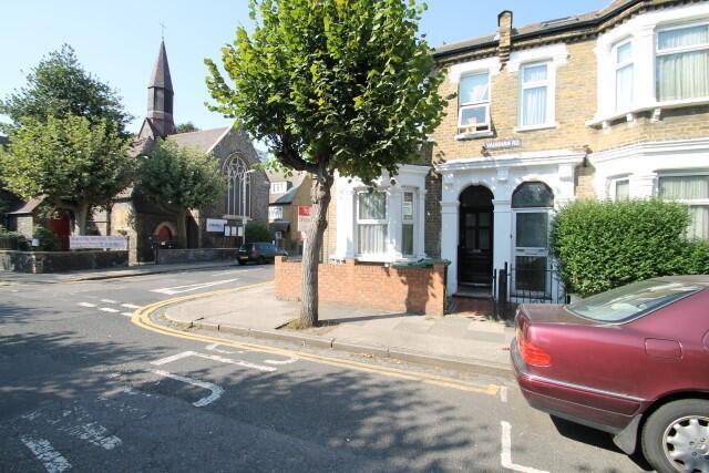 2-bed flat on Vaughan Road, London, £349,950