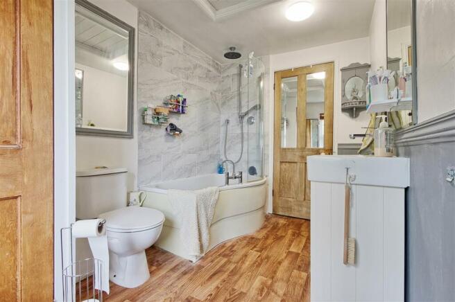 Bathroom.jpg