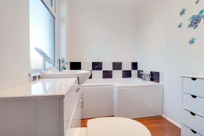 Ensuite to Bedroom 2