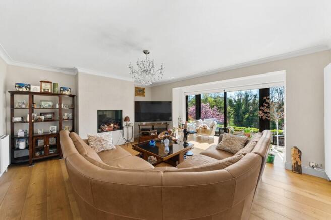 4 bed Detached for sale Image 4
