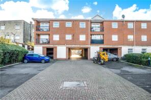 Flat 6, 86 Elmers Lodge, Croydon Road, Beckenham BR3 4BE