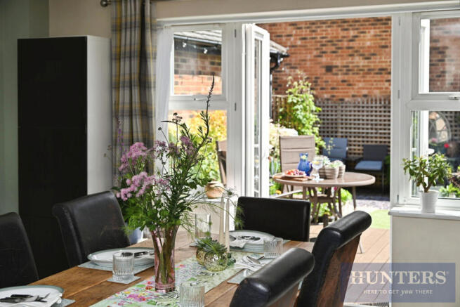 4 bed Semi-Detached for sale Image 5