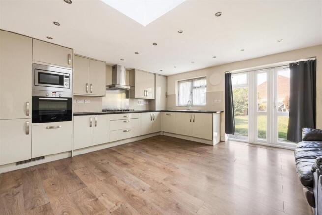 Westward Road, E4