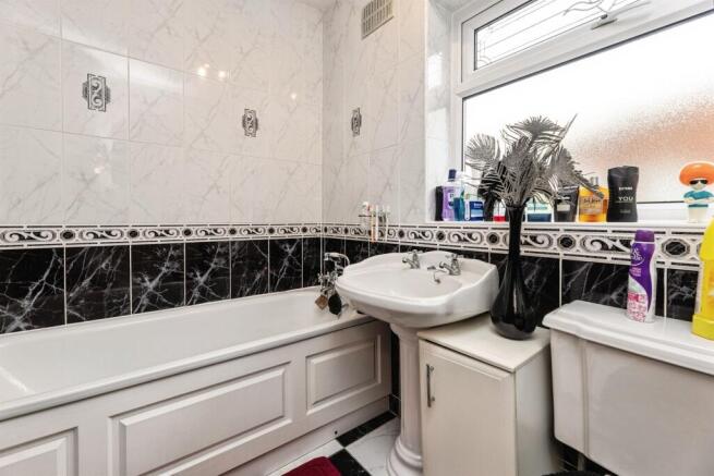 3 bed Semi-Detached for sale Image 10