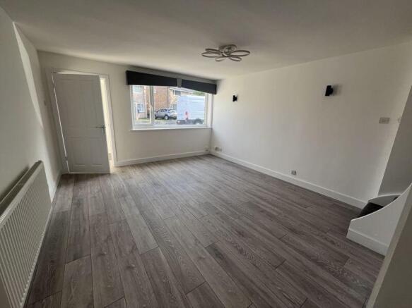2 bed Semi-Detached to rent Image 6