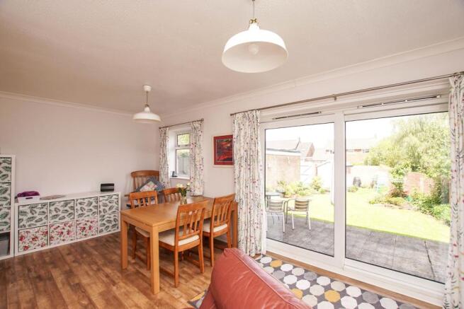 Lounge/Dining Area