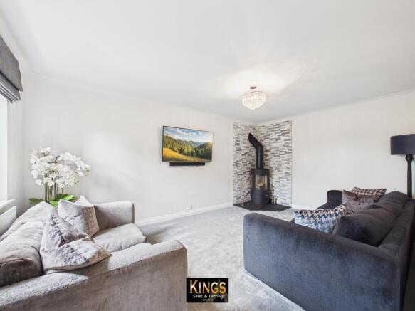 5 bed Detached for sale Image 5