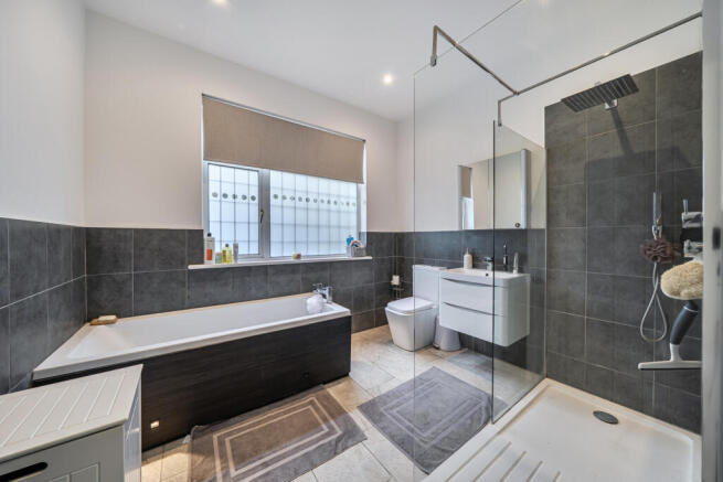 1446185-5-69de5f0...