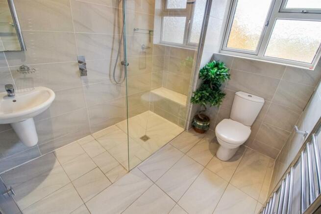 SHOWER ROOM/W.C.