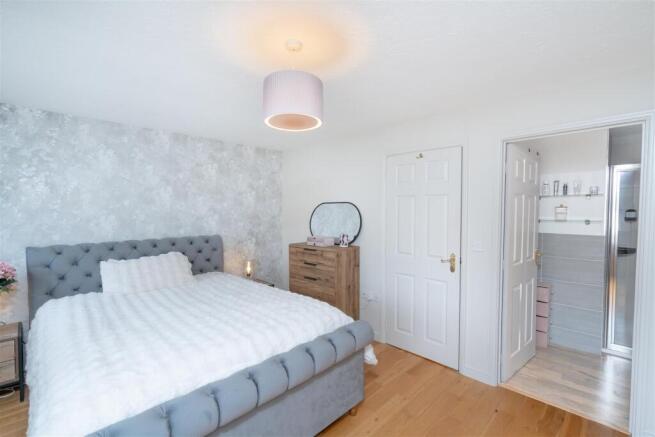 3 bed Terraced for sale Image 7