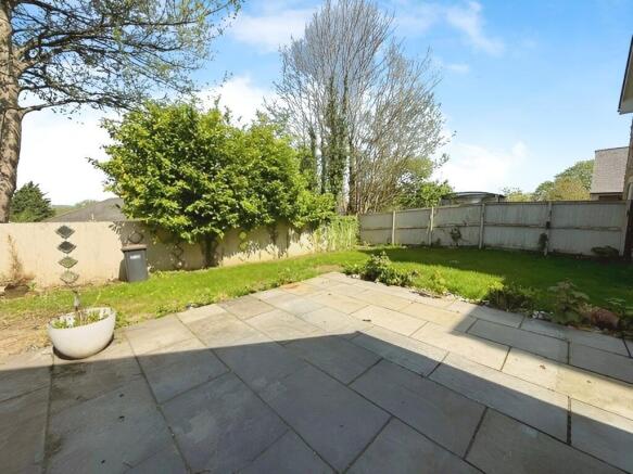 5 bed Semi-Detached for sale Image 8