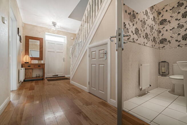 5 bed Detached for sale Image 4
