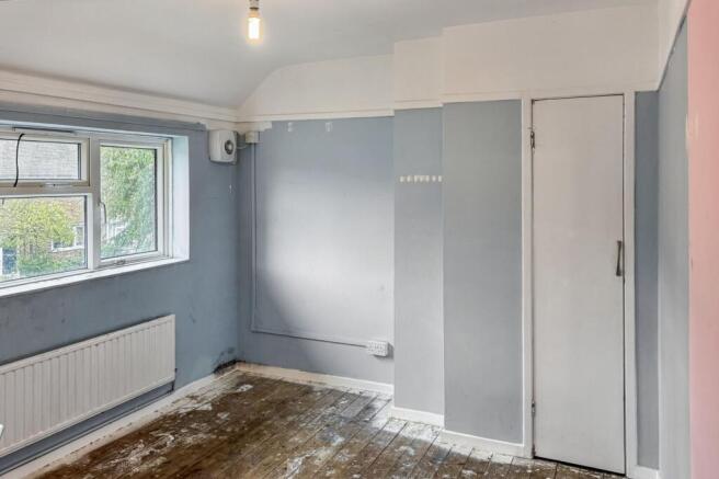 Flat A, 47 Goldings Crescent, Basildon, Essex, SS16 4RX