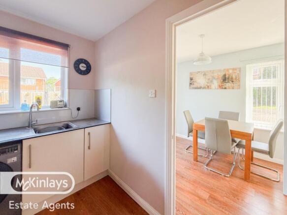 Beautifully presented 3 bedroom home, Eaton Close, Taunton photo 5