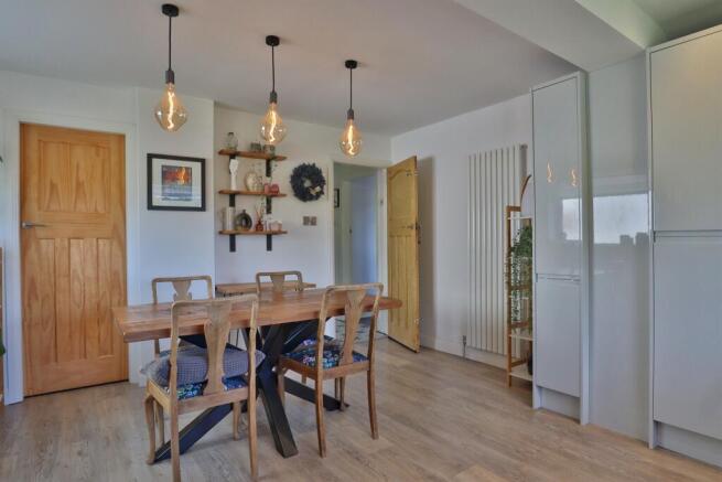 5 bed Semi-Detached for sale Image 8