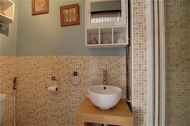 En-suite to Master Bedroom
