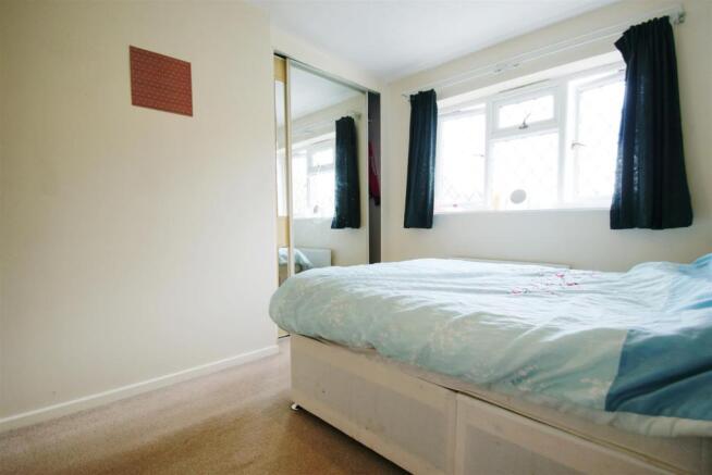 Bedroom 1 (2).JPG