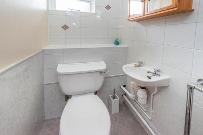 BEDROOMS, BATHROOM AND W/C
