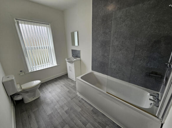 2 bed Terraced to rent Image 10