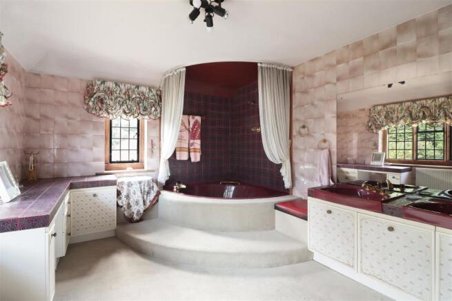 Principal Bedroom En Suite.jpg