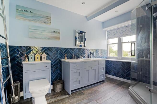 Flat 5 - Bathroom
