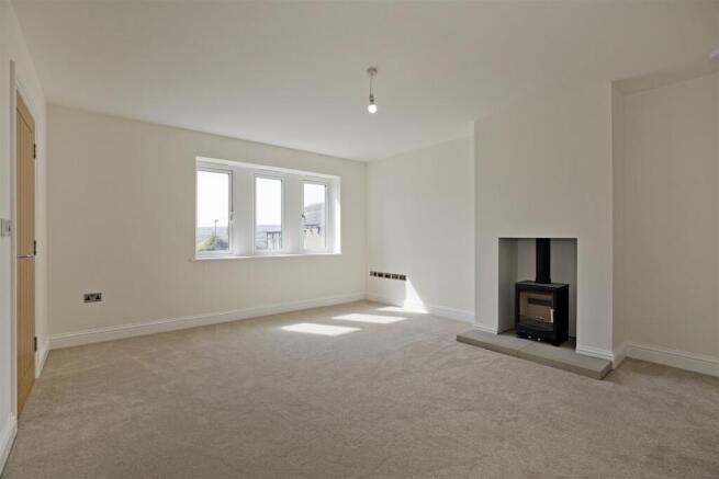 6 bed Detached for sale Image 8