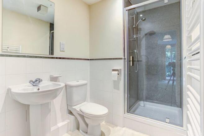 EN SUITE SHOWER ROOM