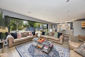 32, Oatlands Close, Weybridge KT13 9EE