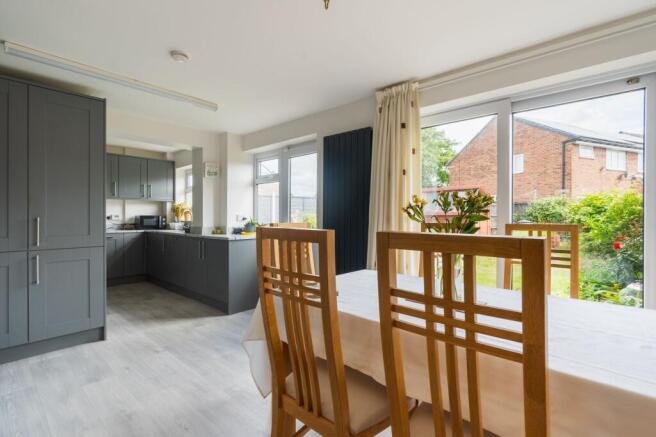 4 bed Semi-Detached for sale Image 8
