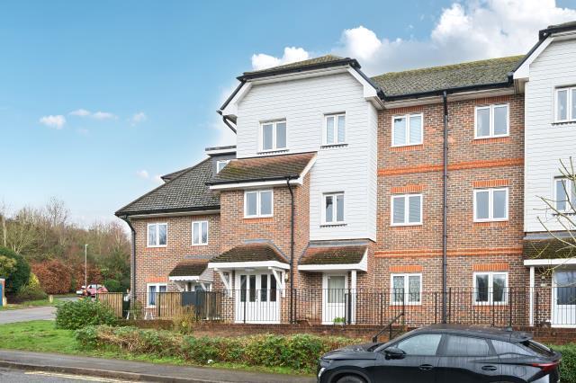 2-bed flat on Gomm Road, High Wycombe, £230,000