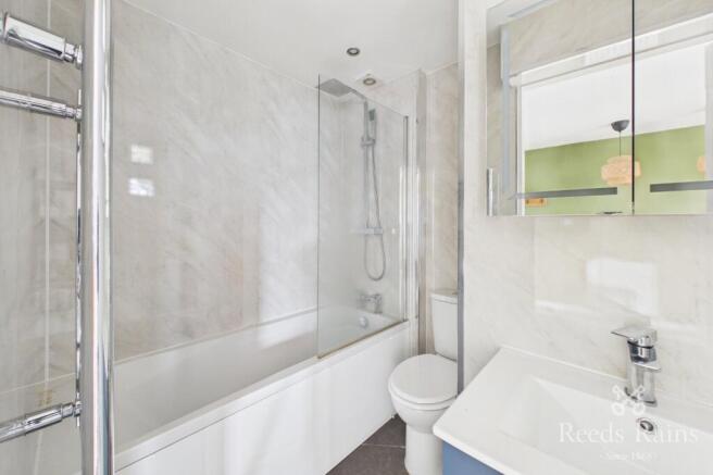 3 bed Apartment for sale Image 6