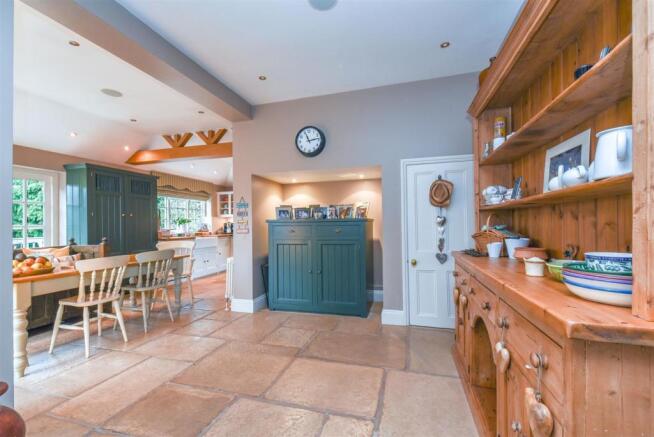 kitchen:spoace.jpg