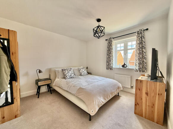 5 bed Detached for sale Image 11