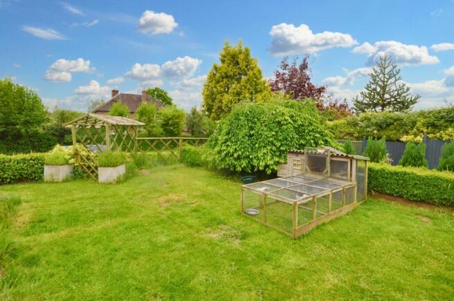 FRONT GARDEN.JPG