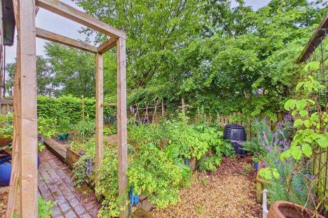 2 bed Ground Flat for sale Image 12