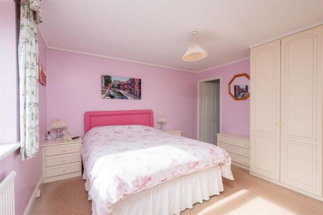4 bed Detached for sale Image 5